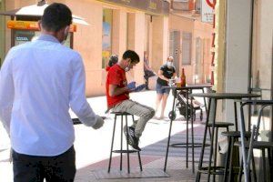 Els col·lectius sanitaris alcen la veu: “Ha arribat l'hora de prohibir fumar de veritat a les terrasses d'hostaleria”