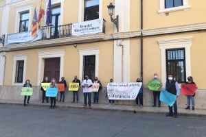 Manises conmemora el Día Mundial de la Infancia y lee un manifiesto para condenar las violencias contra los menores