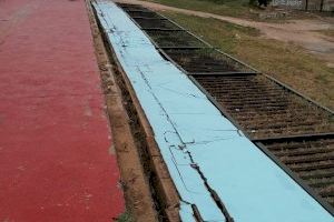Cs exige a Deportes reparar la valla del polideportivo de Benimàmet que se derrumbó hace casi un año - (foto 2)
