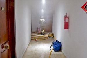 Un incendio en Santa Pola obliga a evacuar a los vecinos de un edificio