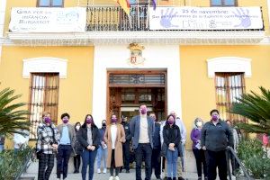 Burjassot guarda silencio en memoria de todas las mujeres asesinadas por violencia machista