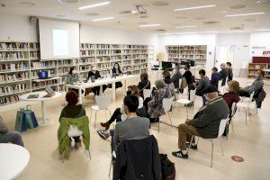 La Biblioteca de Paiporta acoge la presentación del libro de Lluís del Romero, ‘La meva cambra més estimada’, homenaje a su madre, la gran escritora Carmelina Sánchez-Cutillas