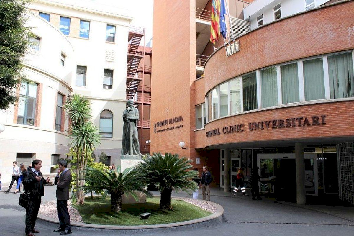 Vuelca un camión cisterna en la A7 a la altura de Museros