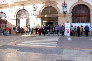 Sagunto guarda un minuto de silencio con motivo del 25N, Día Internacional de la Violencia contra las Mujeres