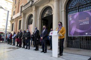 La Diputación de Castellón hace sentir su voz en contra de la violencia de género con microrrelatos y la lectura de la declaración institucional