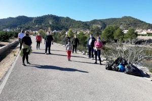 Sumacàrcer se vuelca en la campaña “Mans al Riu”, que limpia a fondo el entorno fluvial