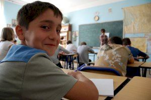 Aldeas Infantiles SOS lleva a las aulas de la Comunidad Valenciana la solidaridad con aquellos que sufren la pobreza, las desigualdades y la injusticia - (foto 2)