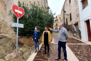 Oropesa del Mar instala señales de tráfico contra la violencia de género por todo el municipio