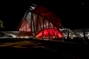 La Ciutat de les Arts i les Ciències se ilumina esta noche de rojo por el Día Mundial de la Lucha contra el Sida