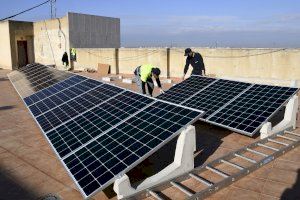 Paiporta instala 30 paneles solares en la azotea del ayuntamiento