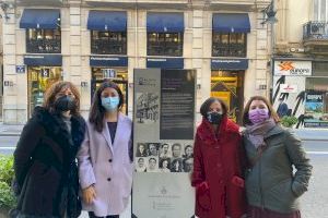 Un monolito en la calle de la Paz recuerda al Grupo Femenino de la Residencia de Estudiantes en València