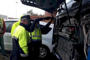 La Policía Local de Elche forma a agentes para la detección de sistemas de fraudes en las emisiones contaminantes de los camiones