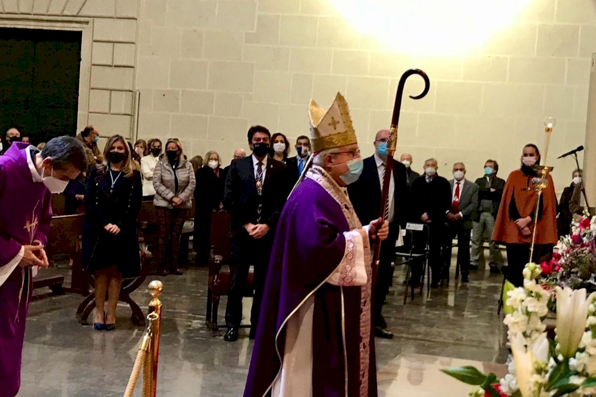 El alcalde Luis Barcala llama a extremar las medidas de seguridad anti COVID-19 durante la Misa en honor a San Nicolás, patrón de Alicante