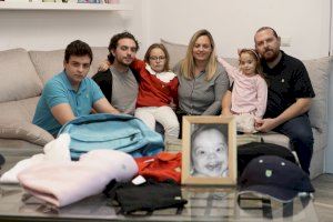 Una familia valenciana que perdió a su hijo con un año lanza una iniciativa para ayudar a niños con síndrome de down