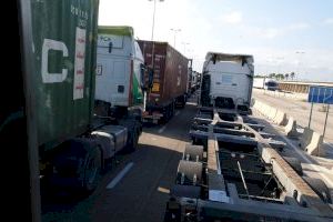 Colas de hasta cinco horas para entrar al Puerto de Valencia