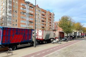 Ramaders de bous a al carrer es manifesten en camions per València per a denunciar "l'abandonament" del Consell - (foto 5)