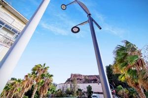 El Ayuntamiento de Elda renueva el alumbrado del Puente de la Estación con la instalación de nuevas luminarias de tecnología LED