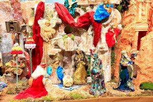 El Palau de Colomina de València acull un pesebre d'estil orientalista amb un centenar de figures