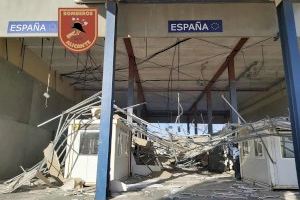 Los Bomberos del SPEIS intervienen para inspeccionar y balizar la terminal aduanera del ferry en el puerto por la caída de su falso techo en Alicante - (foto 6) Los Bomberos del SPEIS intervienen para inspeccionar y balizar la terminal aduanera del ferry en el puerto por la caída de su falso techo en Alicante - (foto 6)