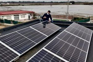 El Palmar estrena sistema fotovoltaic amb 134 panells El Palmar estrena sistema fotovoltaic amb 134 panells