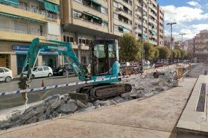 El Ayuntamiento de Elda renueva la acera de la avenida de Chapí donde se encuentra la Estación de Autobuses