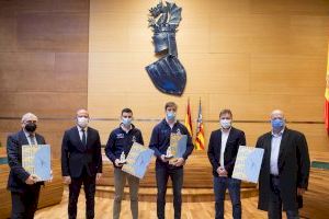 Los campeones individuales de raspall y escala i corda ofrecen sus trofeos a la Diputació - (foto 2)