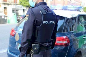 La Policia salva la vida a una nena de dos anys que es va ennuegar amb un pa de pessic a València