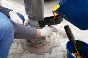 Alaquàs repara y protege 39 farolas afectadas por la corrosión del orín de los animales