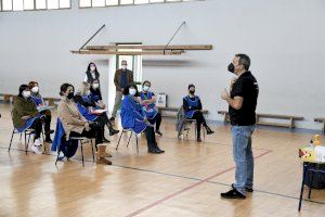 Els centres educatius de Paiporta es formen contra ennuegades i en primers auxilis Els centres educatius de Paiporta es formen contra ennuegades i en primers auxilis