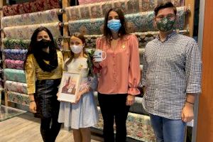 Las falleras mayores de Torrent promocionan la campaña de regalo fallero en Navidad
