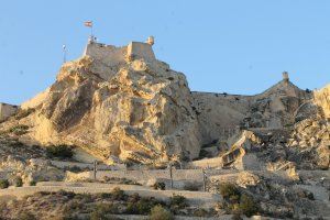 El Castillo de Santa Bárbara pasa a ser gestionado por la concejalia de Turismo