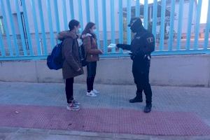La Policia Local d'Alcalà-Alcossebre realitza una campanya informativa sobre l'ús dels vehicles de mobilitat personal
