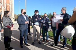 Martínez Dalmau supervisa el inicio de las obras de derribo del edificio José Ortiz de Almassora