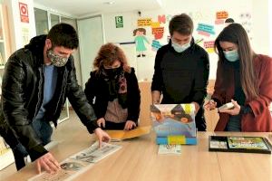 Alumnos de Integración Social de CIPFP Valle de Elda visitan la Biblioteca Alberto Navarro y realizan una donación de libros de lectura fácil