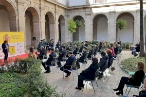 Entrega de condecoraciones al mérito civil