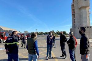 Mazón visita el parque de bomberos de Sant Vicent del Raspeig para felicitar la Nochebuena a los efectivos de guardia del Consorcio Provincial