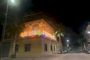 David García, ganador del primer Concurso de decoración navideña de las fachadas y balcones de Vilamarxant