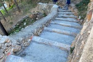 Les Coves de Vinromà habilita la baixada de la pinada que enllaça el casc antic amb el Camí Nou