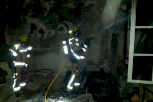 Un incendio arrasa una vivienda en Alicante justo cuando llegaban sus inquilinos - (foto 6)