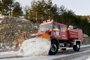 La Delegación despliega 53 máquinas quitanieves y 6.335 toneladas de sal para hacer frente a las nevadas en la C. Valenciana