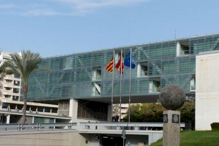 Quatre brots de covid a Benidorm, tres d'ells amb més de 10 contagiats cadascun