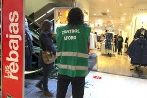 Arrancan las rebajas en Valencia marcadas por frío, la crisis del covid y las nuevas restricciones