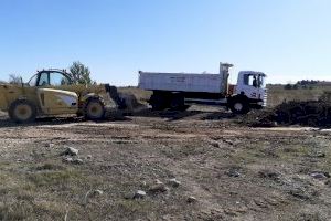 El Consorcio gestor del Paisaje Protegido de la Desembocadura del río Mijares inicia la retirada de un gran vertido antiguo ubicado en el borde de las lagunas artificiales