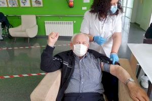 La vacuna contra la Covid-19 arriba a la Residència ‘La Vila’ d'Almussafes