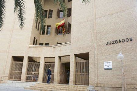 Denuncien que els Jutjats de Gandia obliguen a acudir presencialment per causes menors malgrat el “alt risc de contagi per COVID-19”