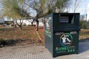 La Concejalía de Limpieza Viaria instala 32 nuevos contenedores de recogida textil