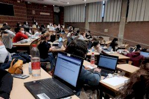 “En el peor momento de la pandemia nos juntamos decenas de estudiantes en un aula durante horas, sin distancia social y sin apenas ventilación”