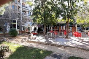 Almussafes reforma los pasillos del parque Central para evitar los charcos en las zonas pavimentadas