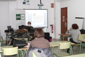 Finaliza el taller “Estrategias adecuadas para la preparación de los exámenes” para estudiantes de Grado y Máster en la UNED Dénia