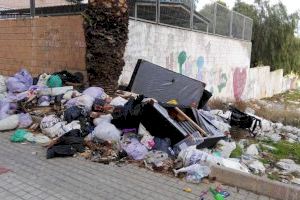 Compromís alerta que el actual estado de limpieza del barrio de La Coma "es peligroso para la salud"